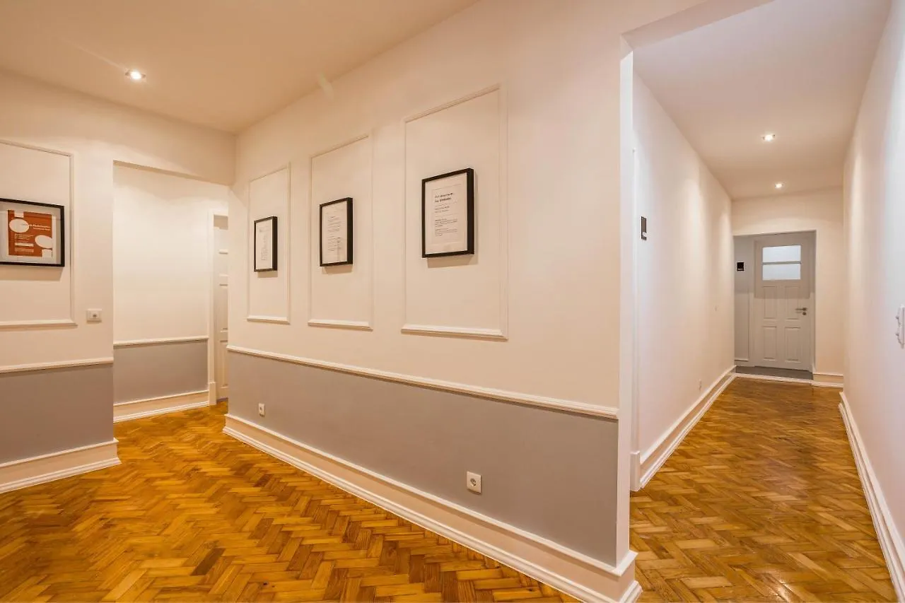 Home Out Rooms & Apartments  Lisbon