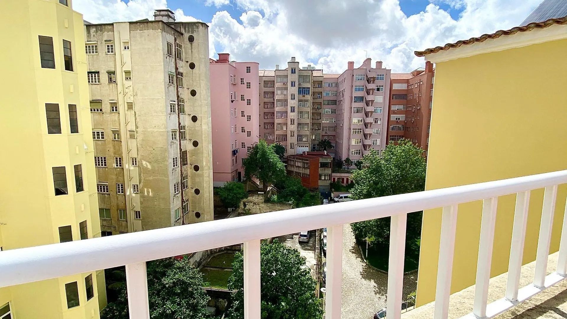 Home Out Rooms & Apartments Portugal