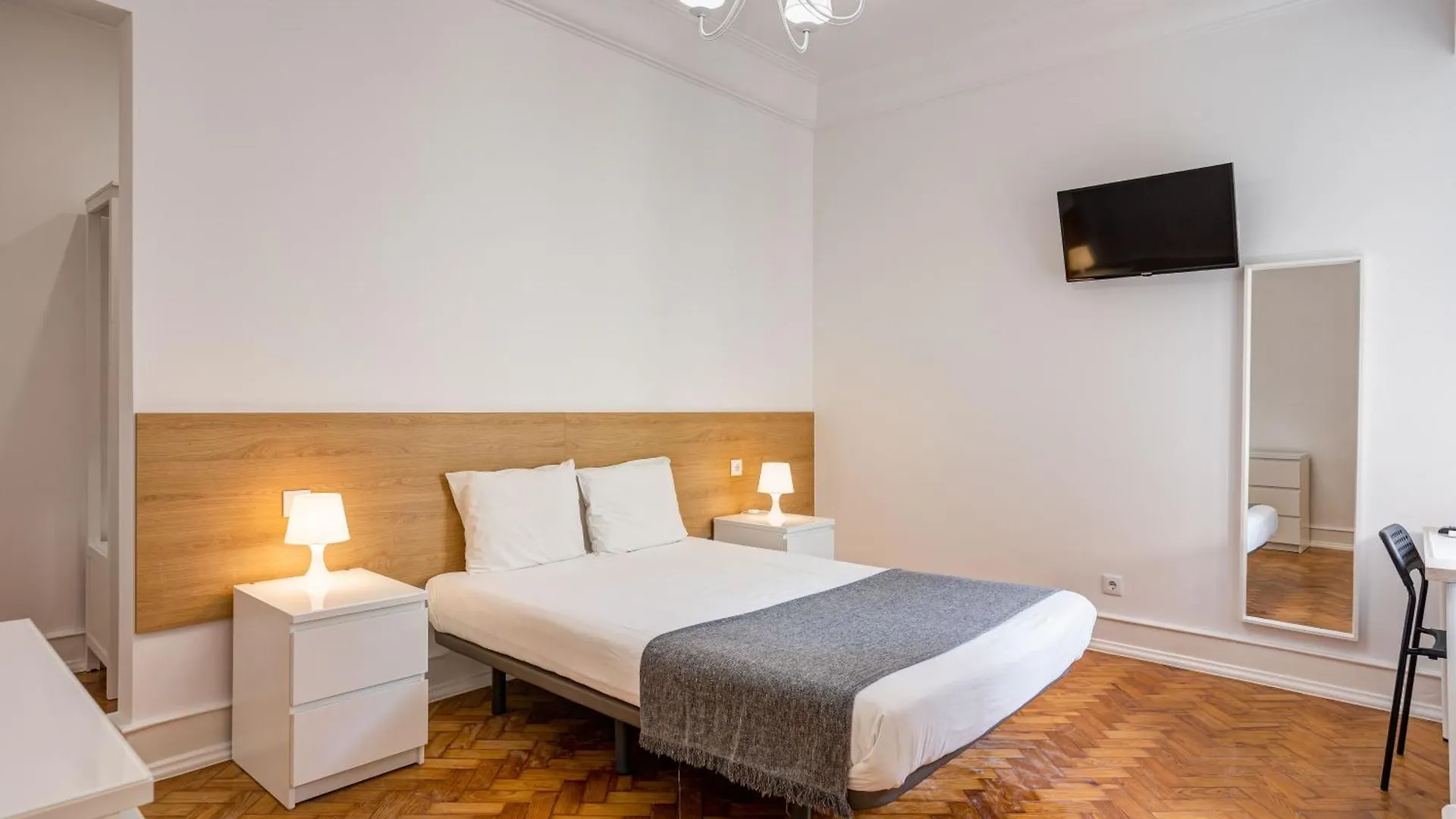 Home Out Rooms & Apartments 0*, Lisbon