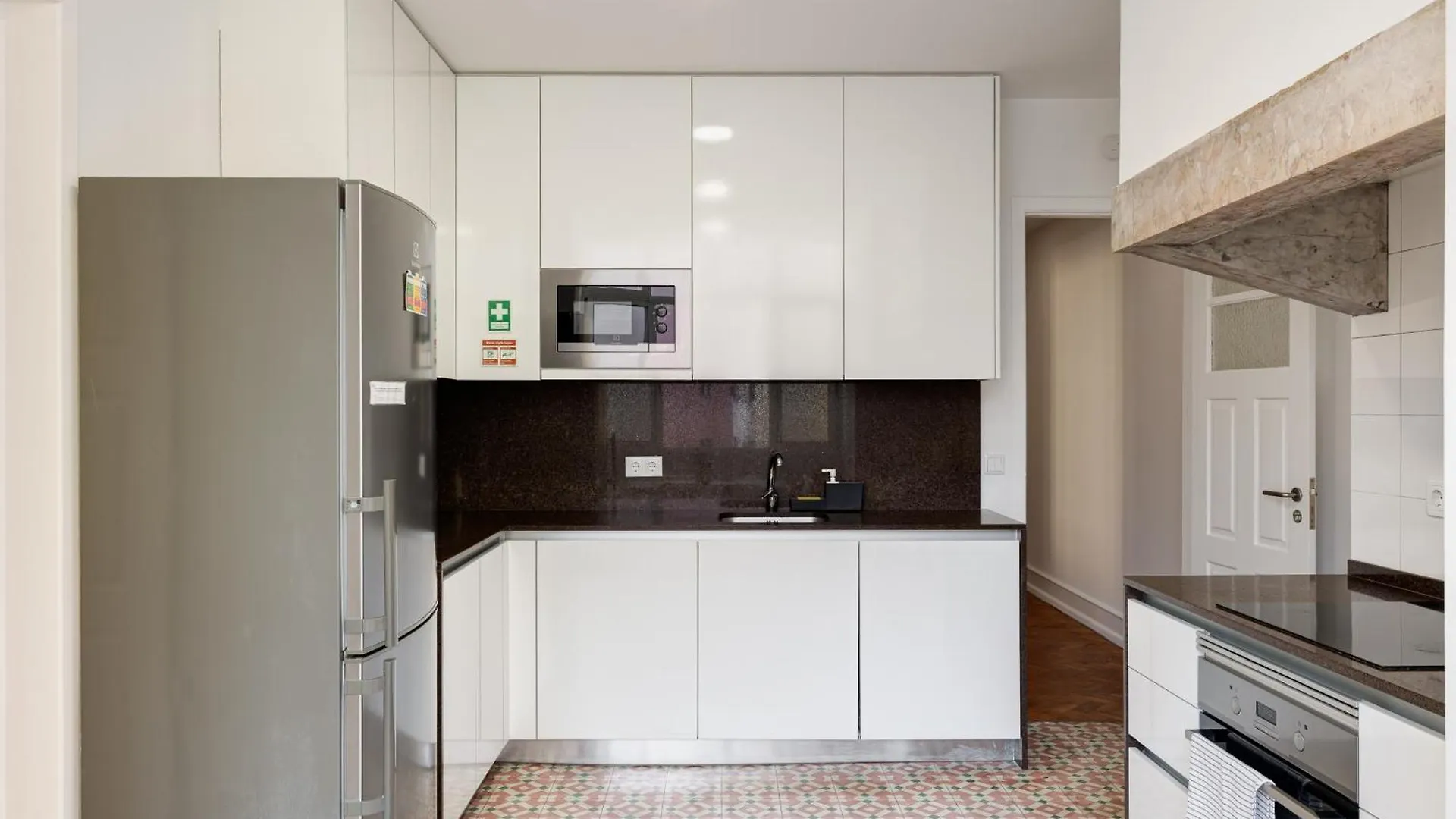 Home Out Rooms & Apartments 0*, Lisbon