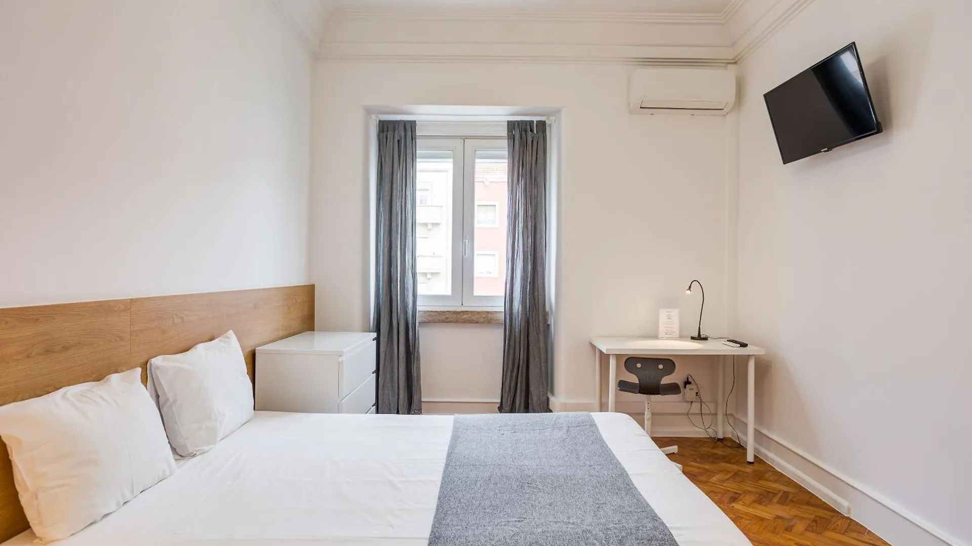 Home Out Rooms & Apartments  Lisbon
