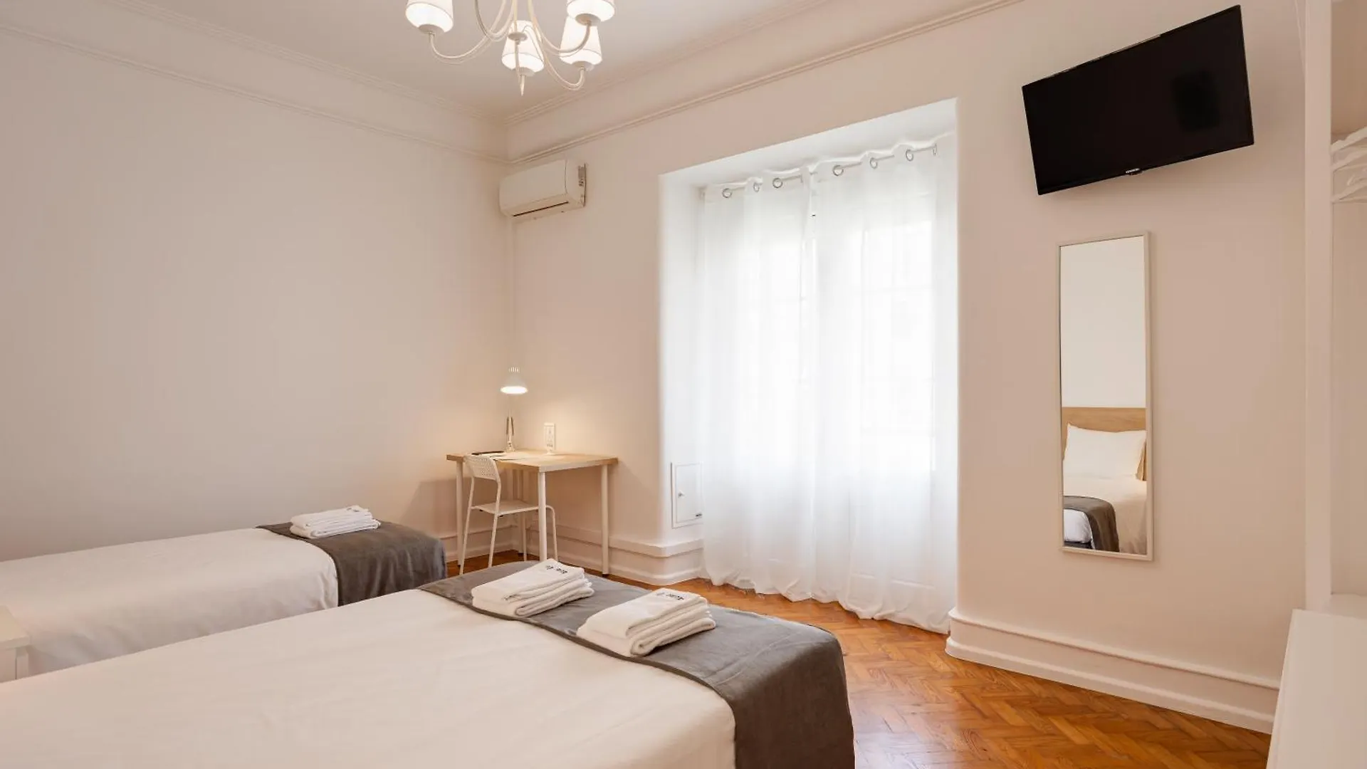 Home Out Rooms & Apartments