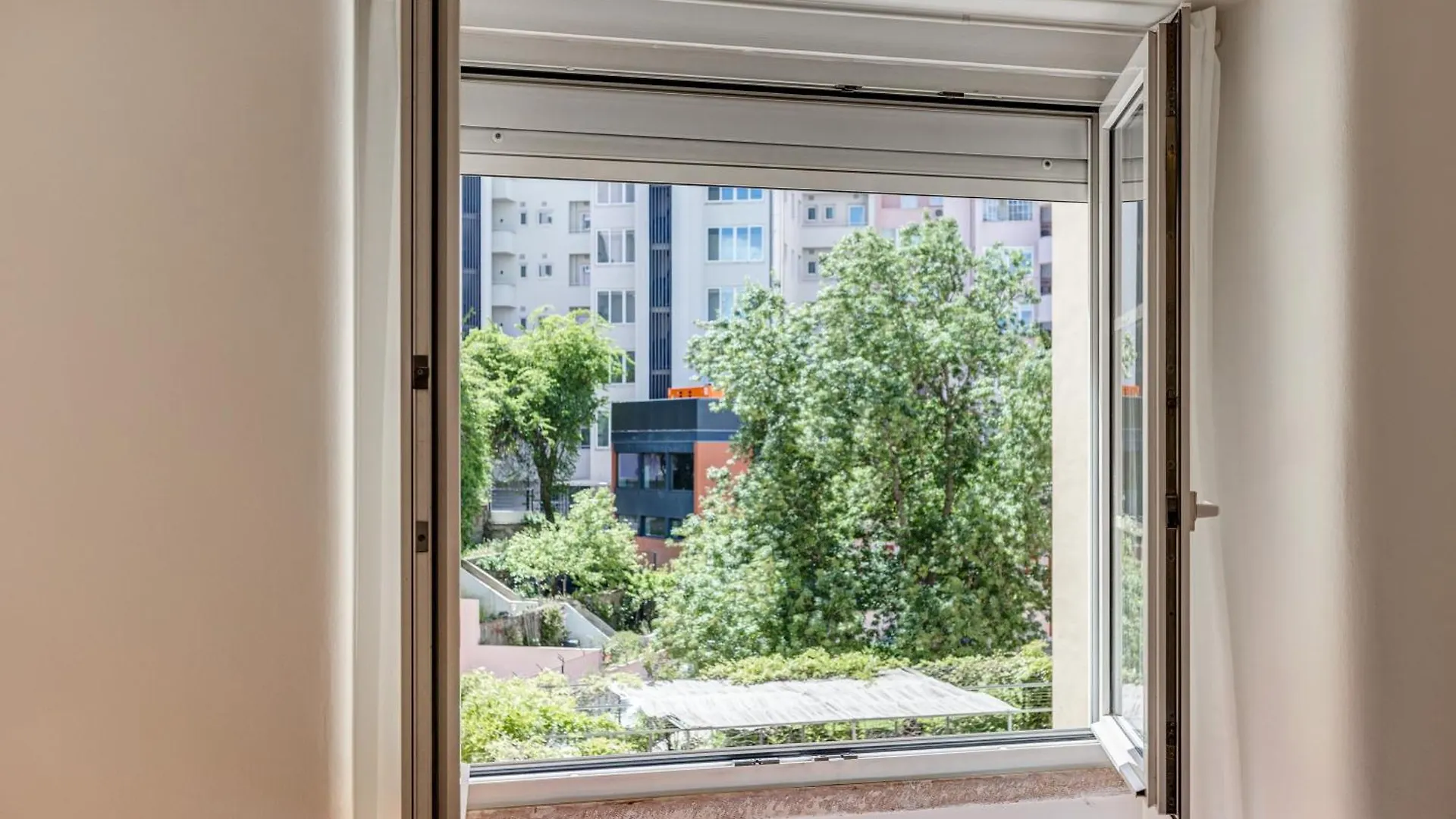 Home Out Rooms & Apartments