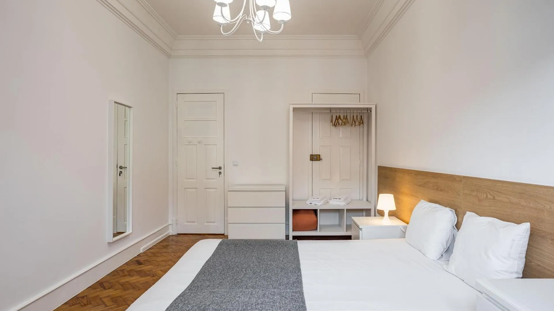 Home Out Rooms & Apartments