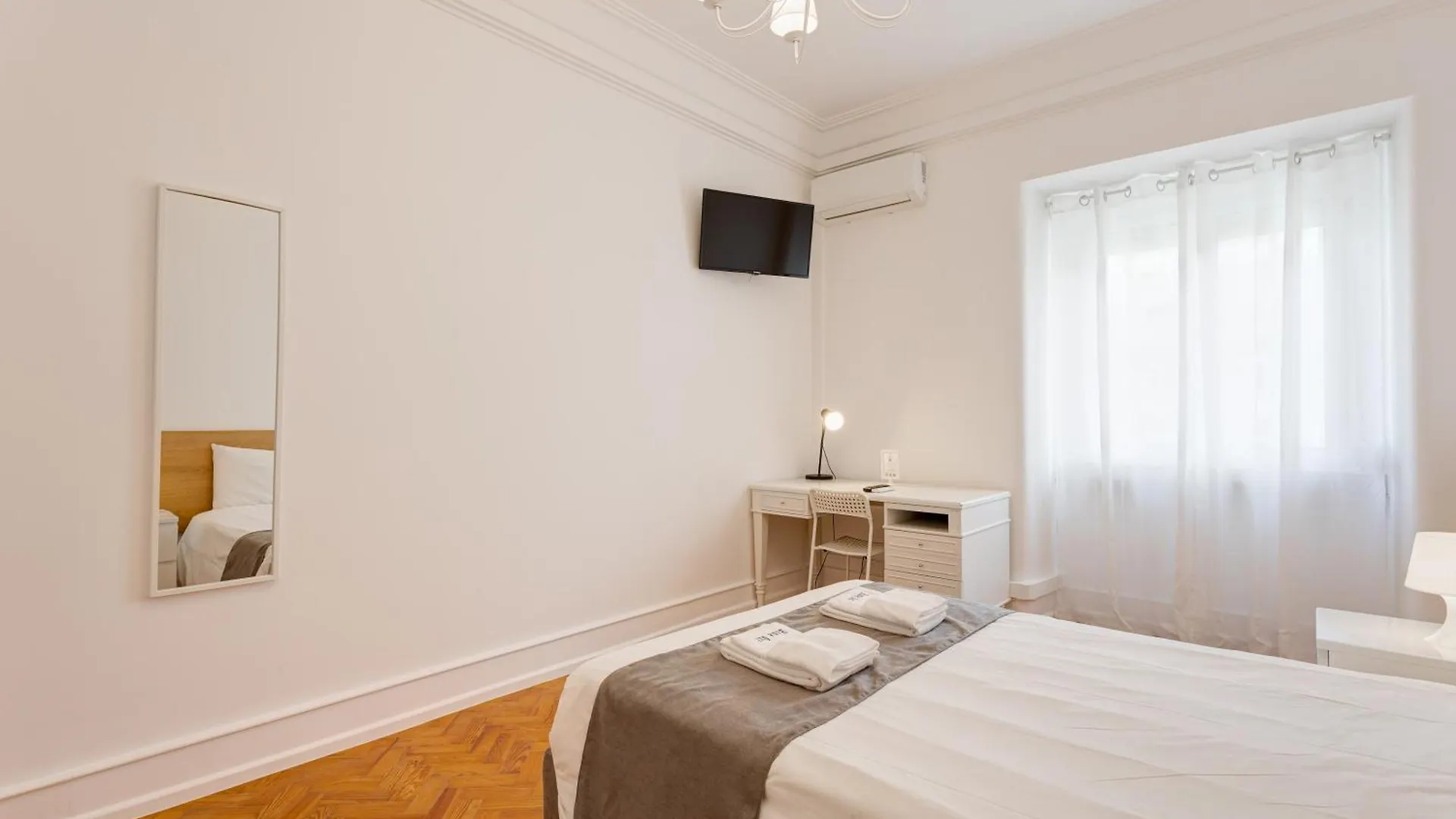 Home Out Rooms & Apartments 0*, Lisbon