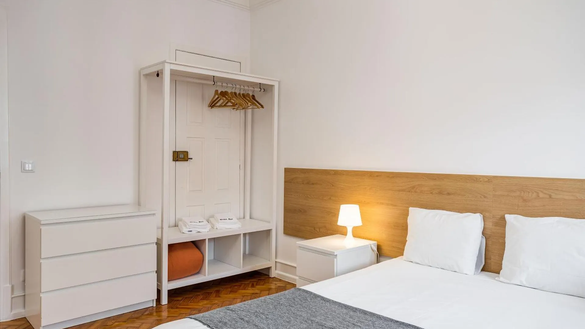 Home Out Rooms & Apartments 0*, Lisbon