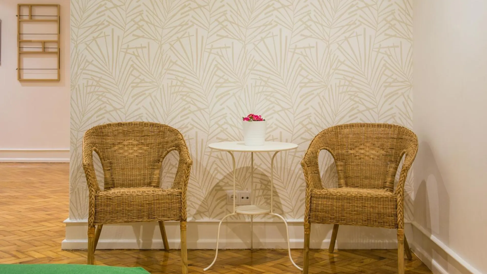 Home Out Rooms & Apartments Portugal