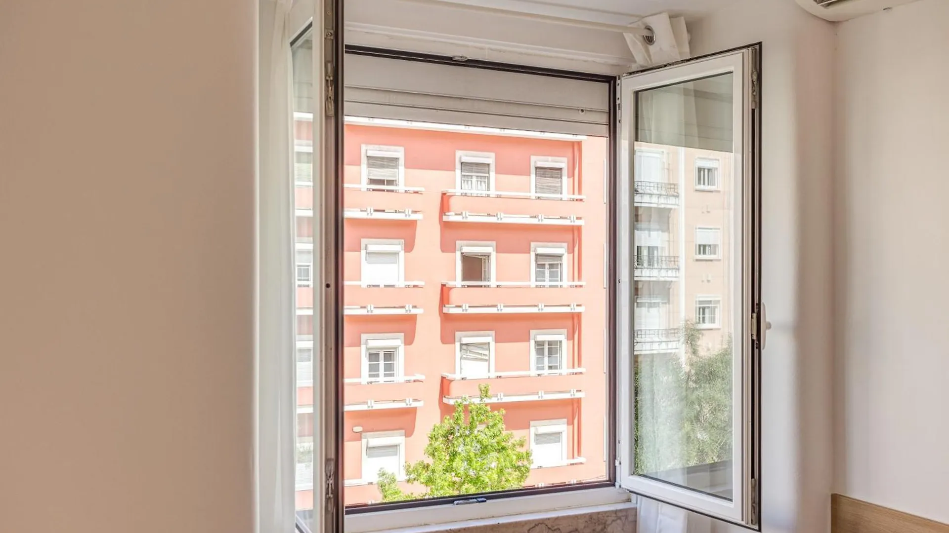 Home Out Rooms & Apartments