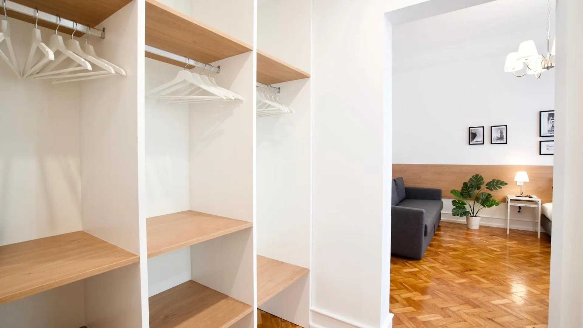 Home Out Rooms & Apartments  Lisbon