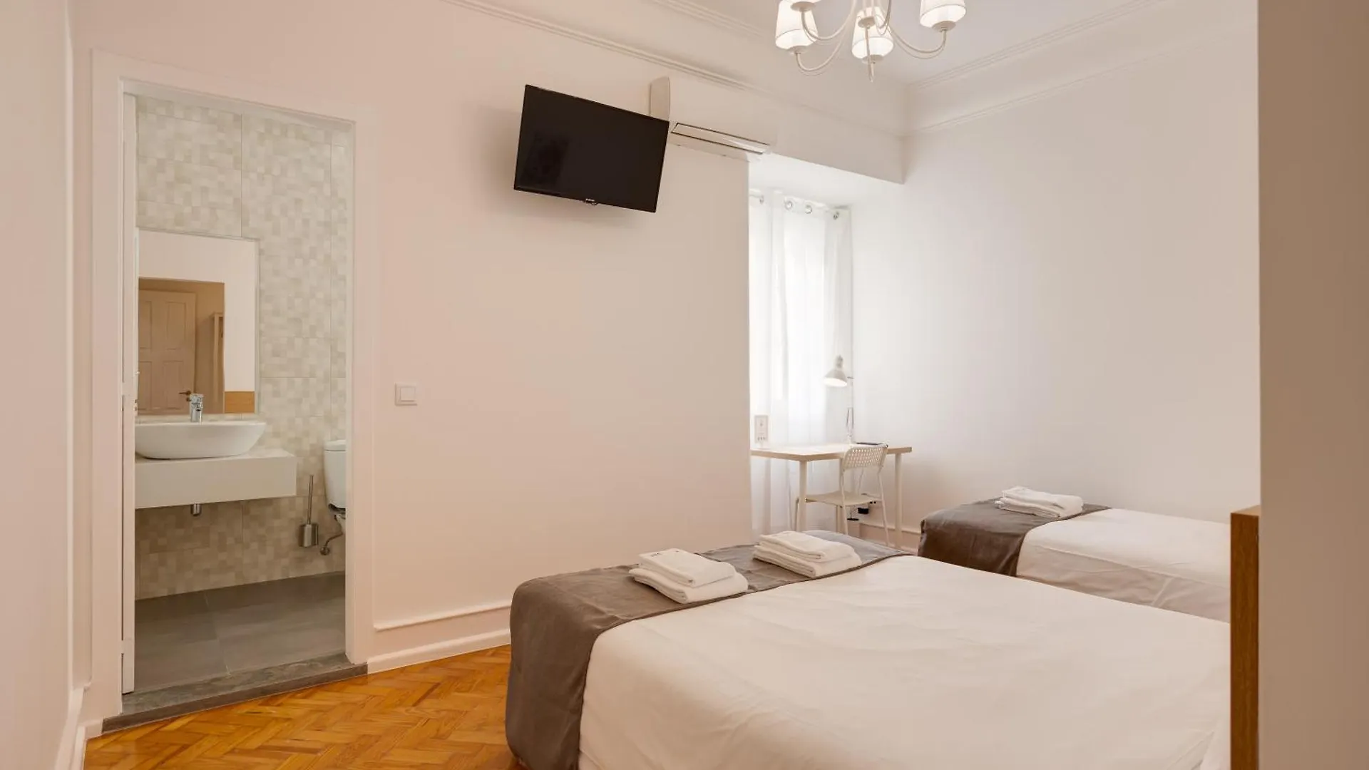 Home Out Rooms & Apartments Portugal